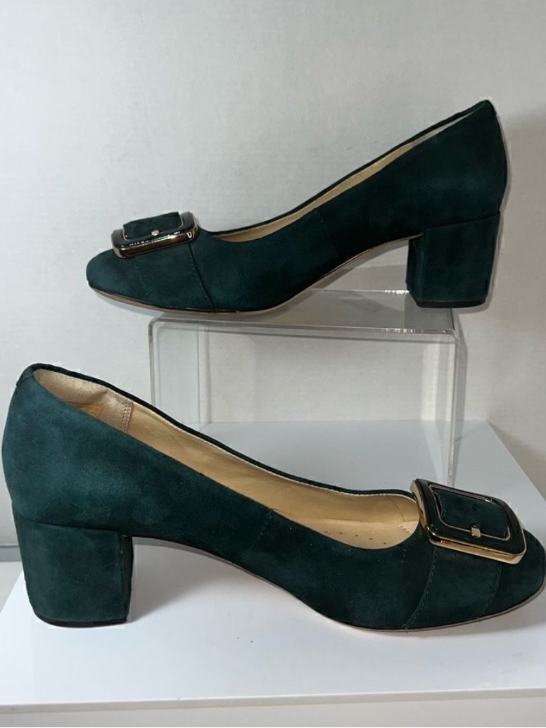 Euc Emerald Green Suede Clarks Cushion Plus Size 9 Euc Emerald Green Suede Clarks Cushion Plus Size 9